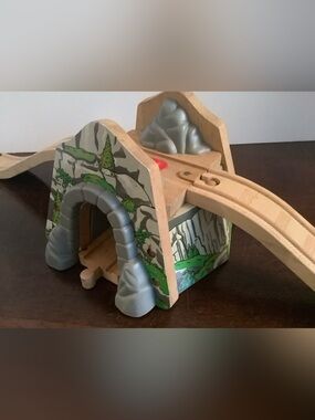 Rare VTG Mountain Overpass & Tunnel w/ sounds & 2 Tracks Thomas Wooden Railway